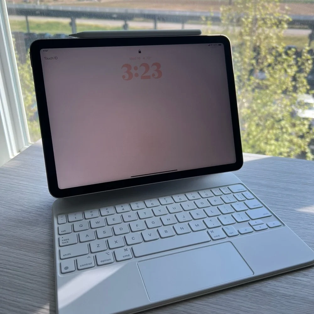 Apple iPad Magic Keyboard - White